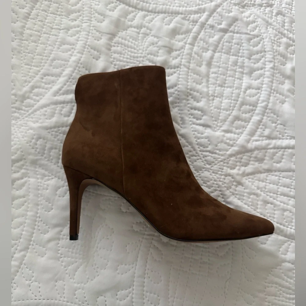 NWOB Steven New York - brown suede bootie with gold tone hardware - Picture 3 of 7